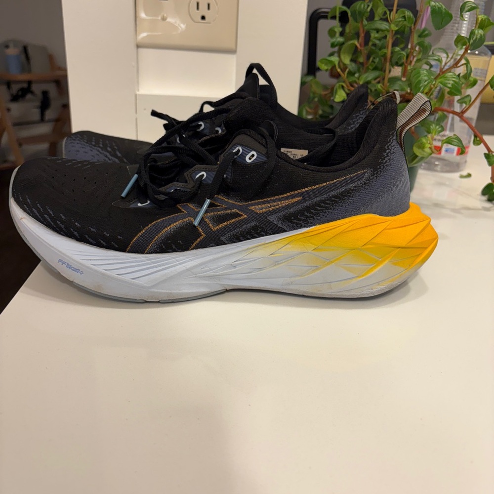 ASICS Novablast 4